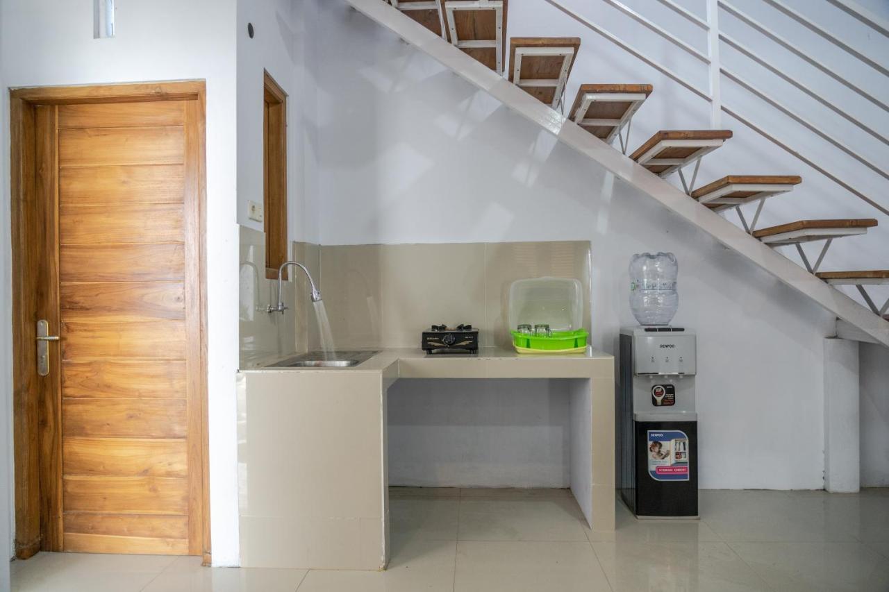 Azalia Homestay Yogyakarta Exterior photo
